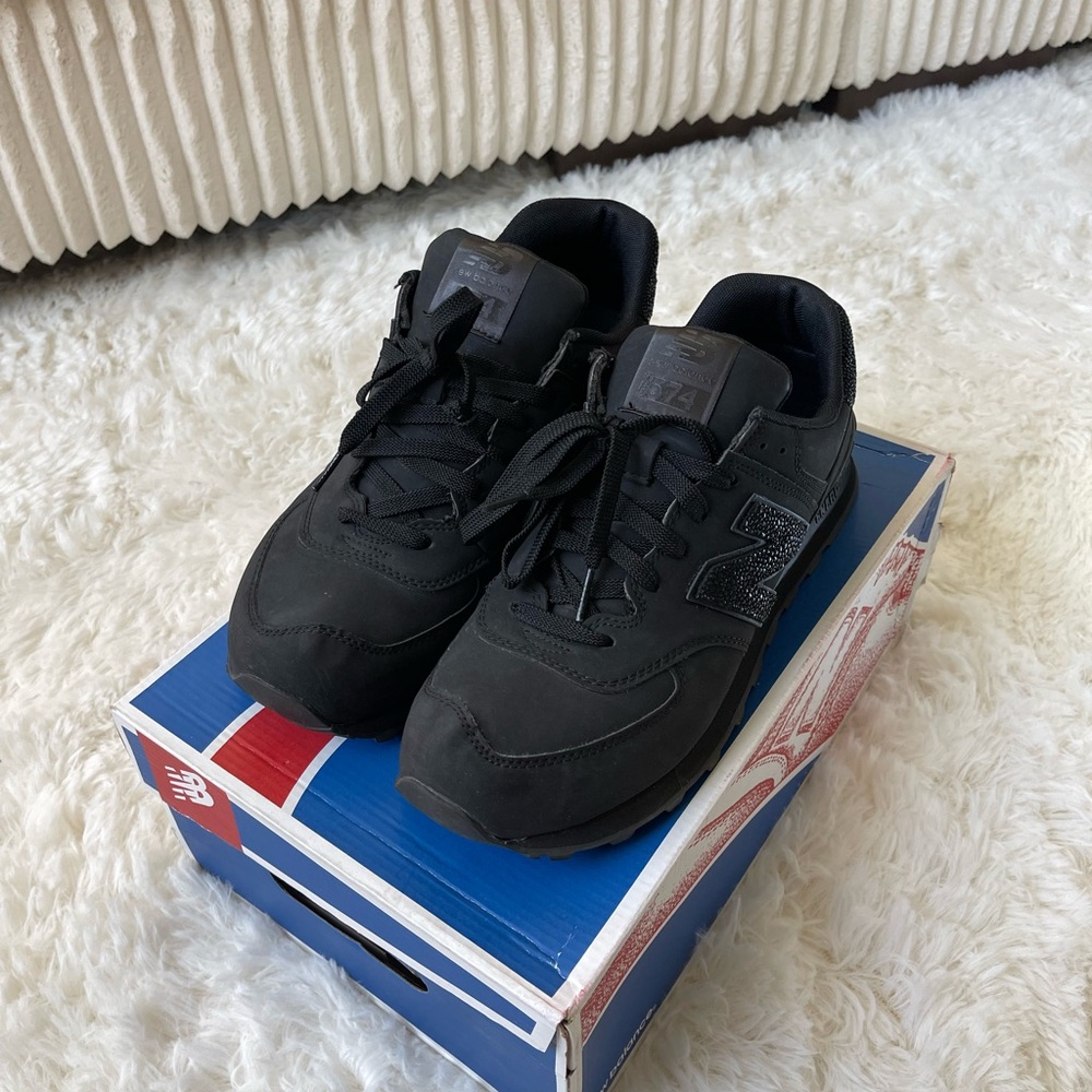 New Balance Men's Black Sneakers
